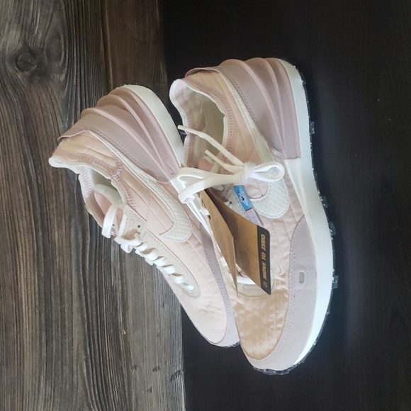 New Nike Waffle One Womens Sneakers Size 7 Beige Outdoor Faux Fur Neutral Casual - Picture 2 of 9